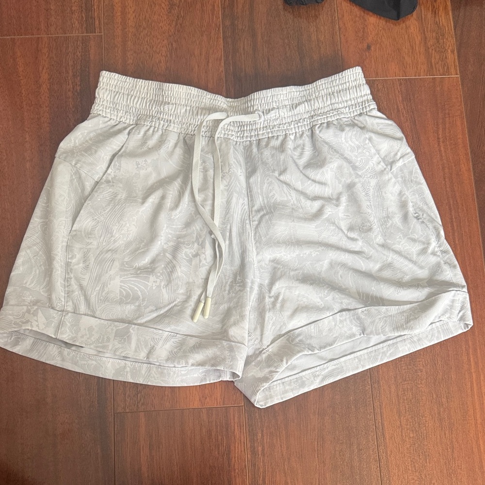 Lululemon gray/ white shorts size 2